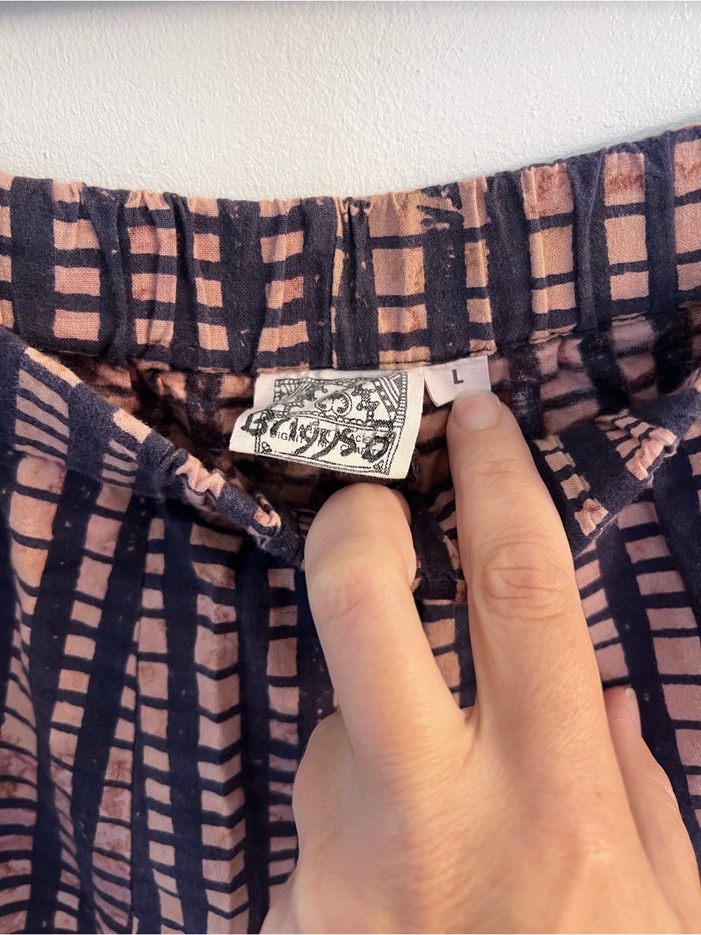 Patterned Barrel- Leg Pants in Navy & Dusty Pink, unique! - Picture 5 of 8